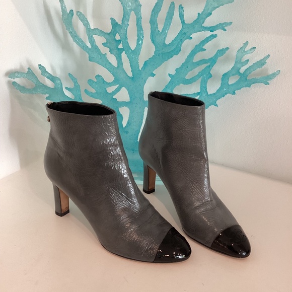 Chanel Black & Gray Patent Leather Interlocking CC Logo Ankle Boots Size 37.5 - Picture 3 of 16